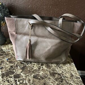 Chic Leather Tote Bag in Taupe